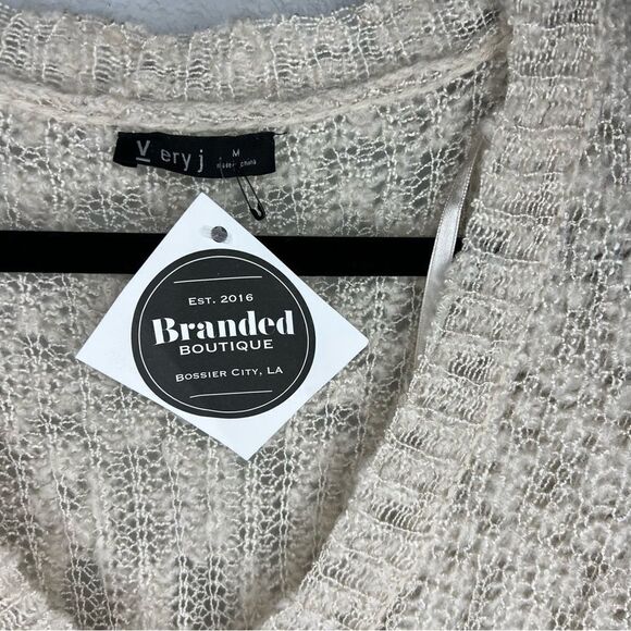 New! Very j Loose Knit V-Neckline Long Sleeve Raw Trim Beige Women Sweater Sz M - Picture 11 of 12